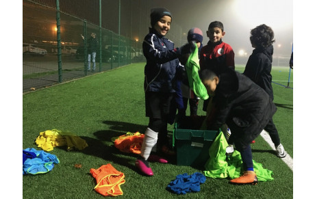 Sam 7 déc : 2 équipes U 9 à Champigny / amical 8 contre 8